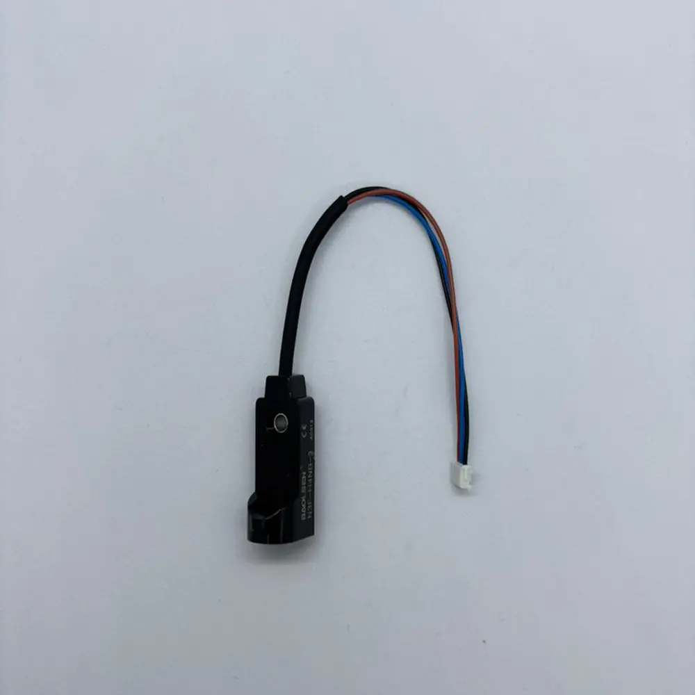 Elegoo OrangeStorm Giga – Sensor de Proximidad